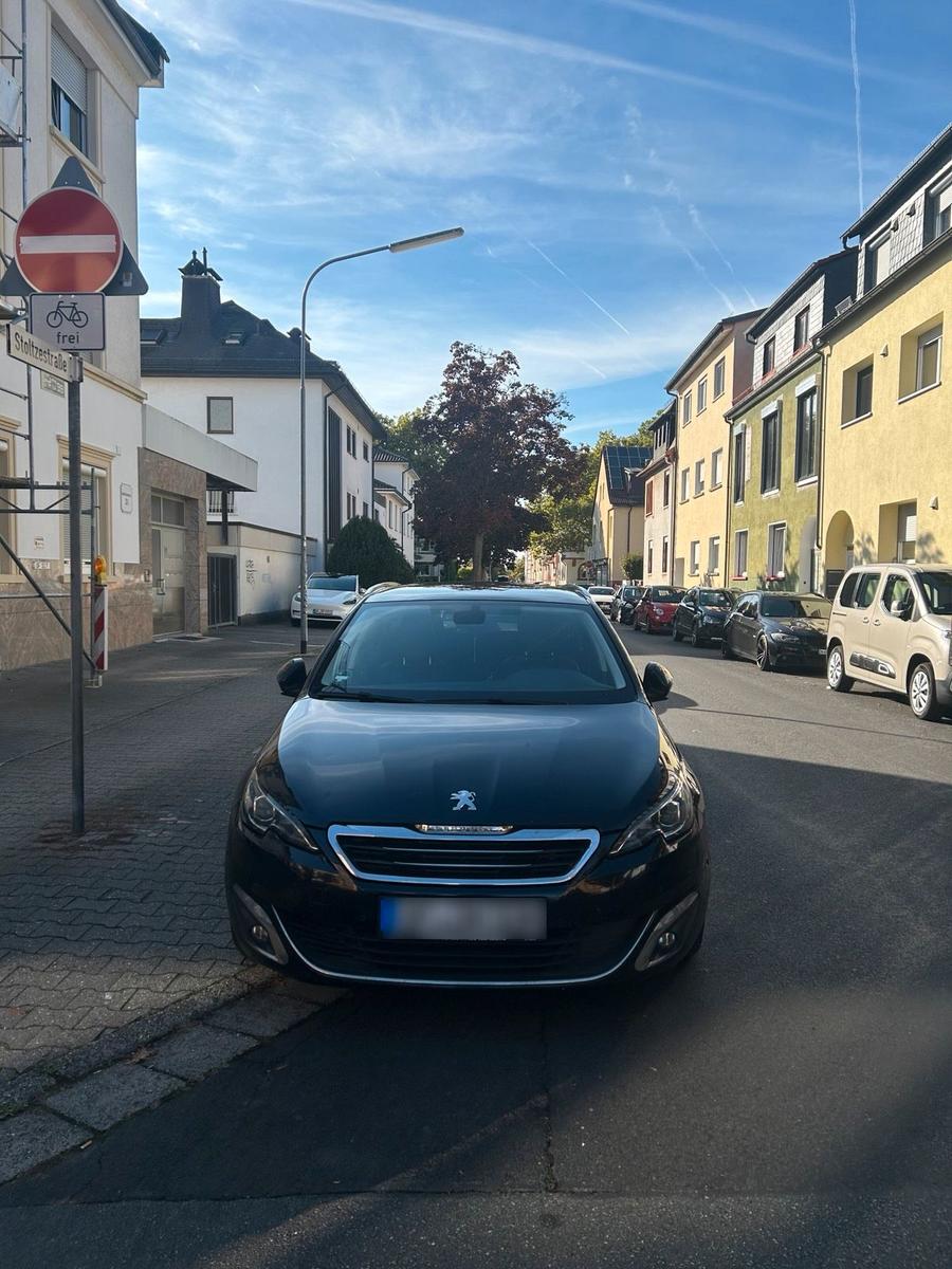Peugeot 308 2015 — rear view