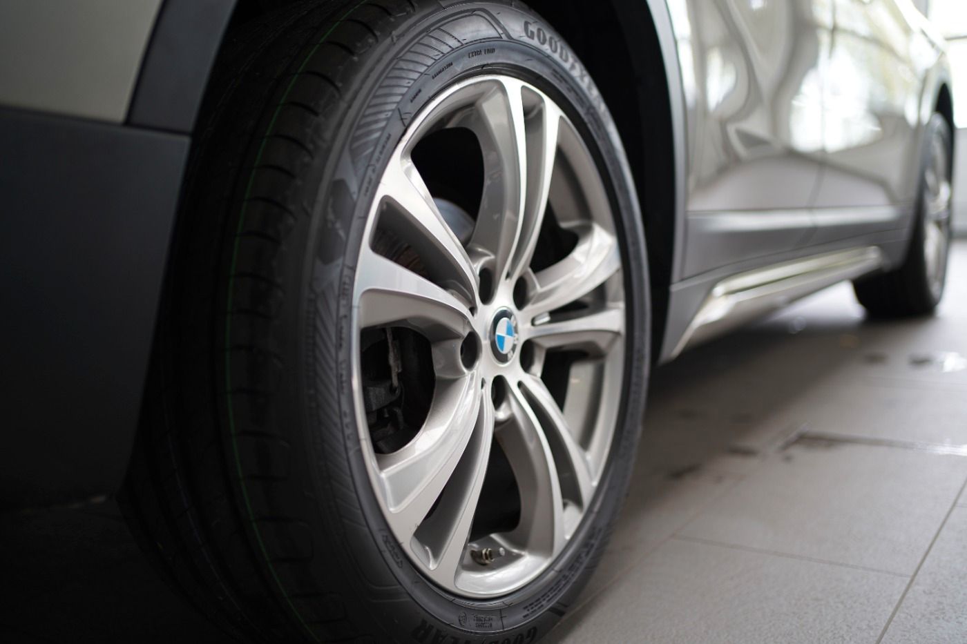 Fahrzeugabbildung BMW X1 18i Sport Line +AHK+Sportsitze+Parkassistent+