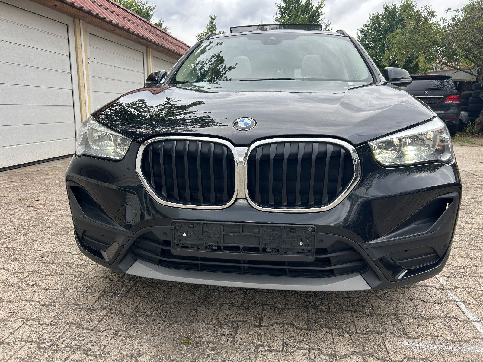 BMW X1 sDrive 18 d Advantage PANO NAVI VOLLLEDER imagem 3