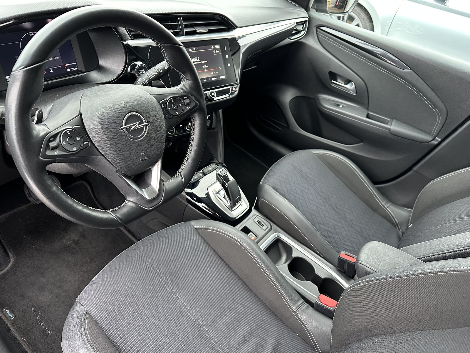 Fahrzeugabbildung Opel Corsa 5-Türer 1.2 Elegance Aut. NAV+LED+ACC+1HD