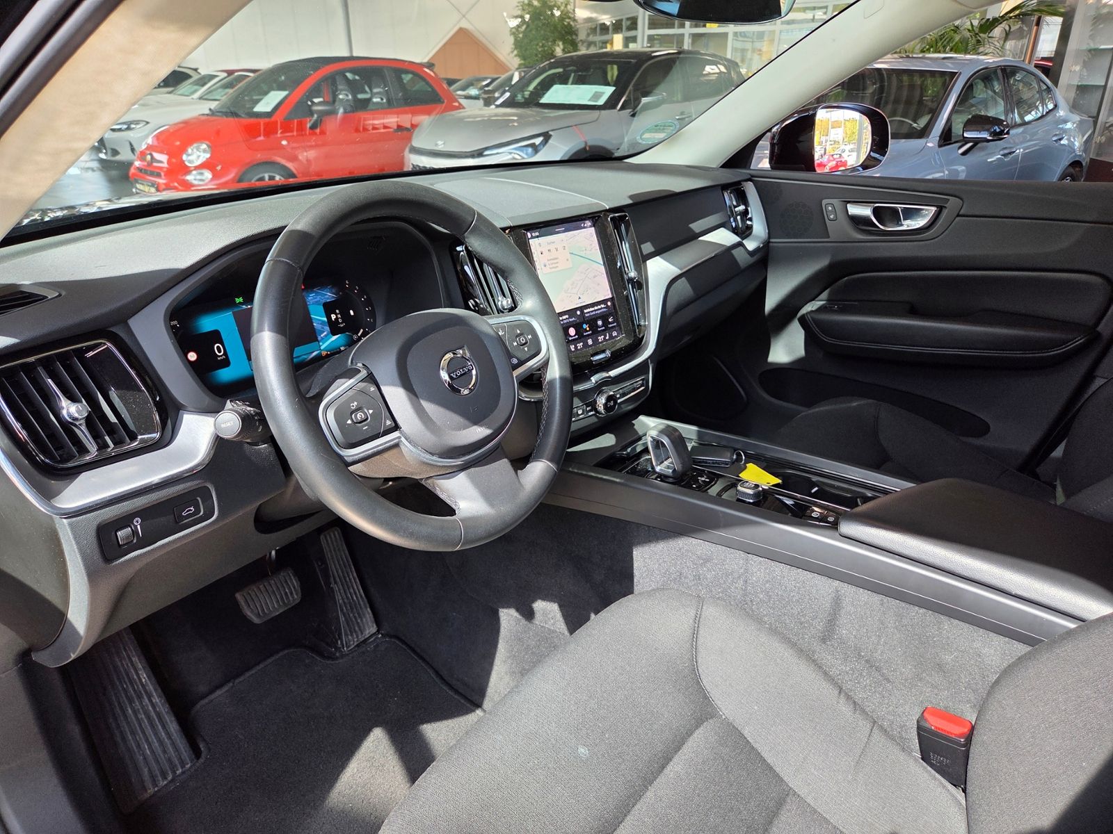 Fahrzeugabbildung Volvo XC60 Momentum 2WD RFK LED ALU
