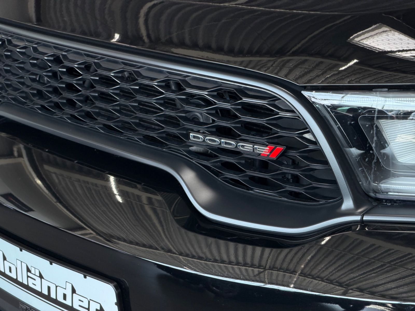 Fahrzeugabbildung Dodge Durango 5,7 HEMI R/T LPG Black-Top 7-Sitzer