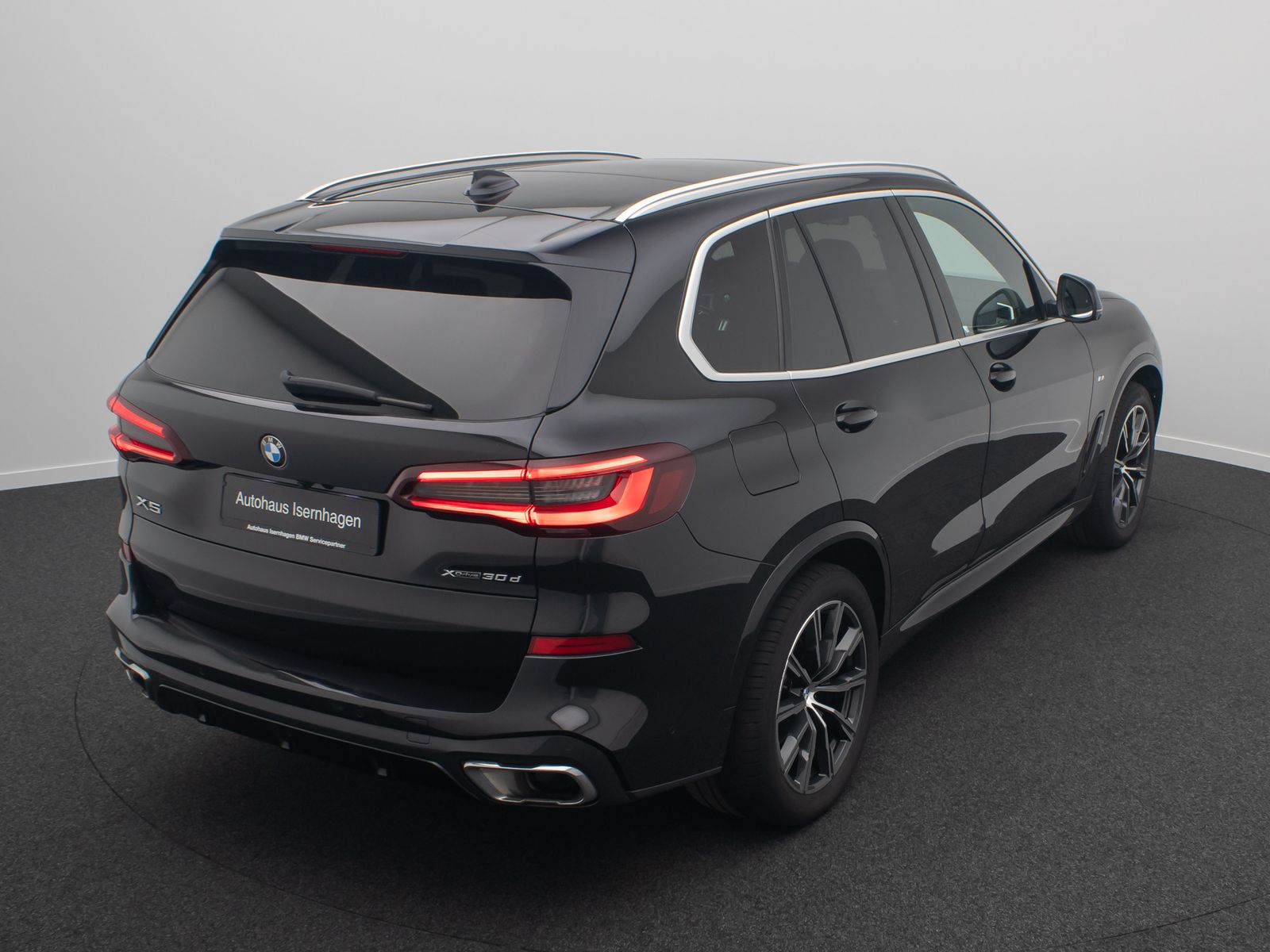 Fahrzeugabbildung BMW X5 xD30d M Sport 360° HUD DAB HiFi AHK Panorama
