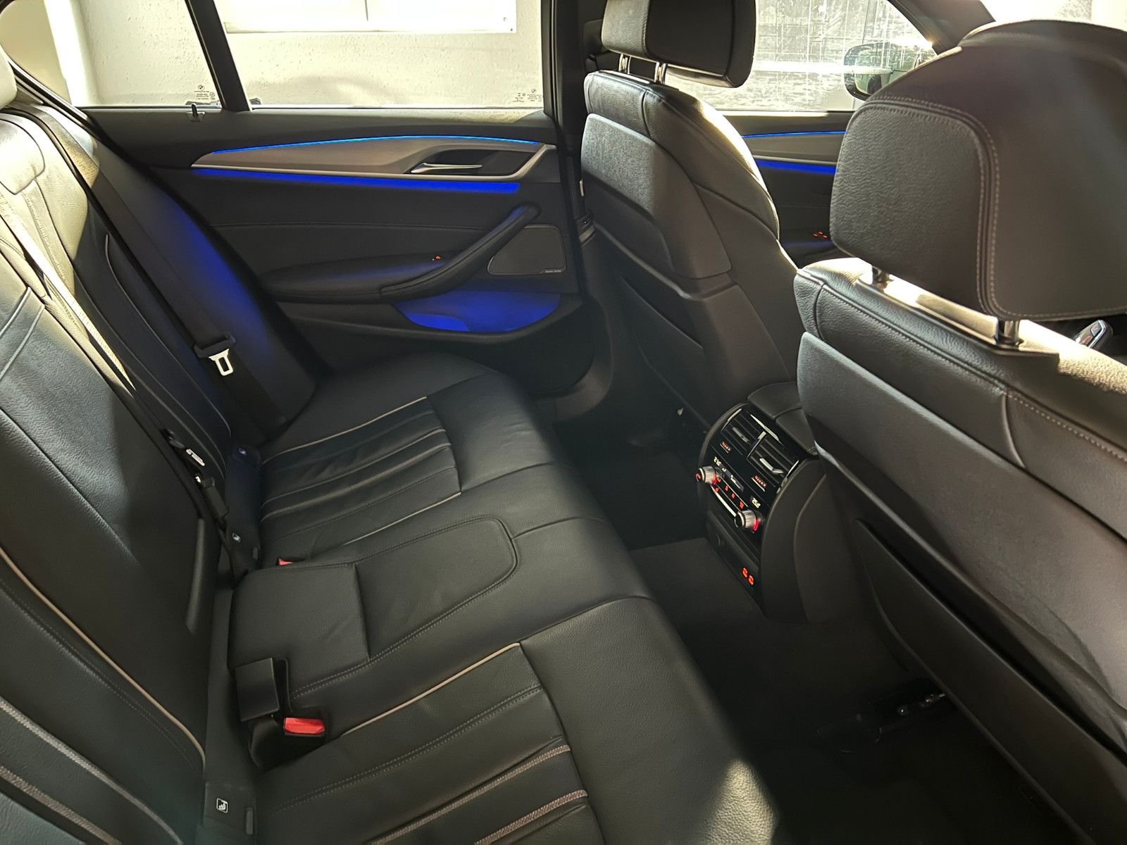 Fahrzeugabbildung BMW M550 d xDrive/LASER/ACC/DAB/H&K/DRIV. ASS. PLUS