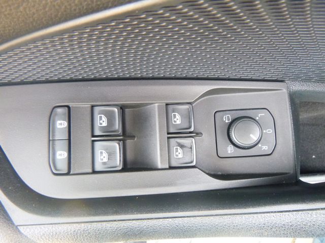 Fahrzeugabbildung Skoda Octavia 1,5 TSI Kombi >AHK/PANO/NAV/LED/SHZ<