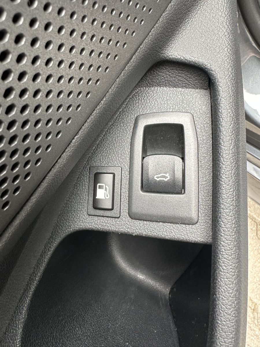 Fahrzeugabbildung BMW 330e Touring xD M-Sport NAV+LASER+PANO+HEADUP+VC