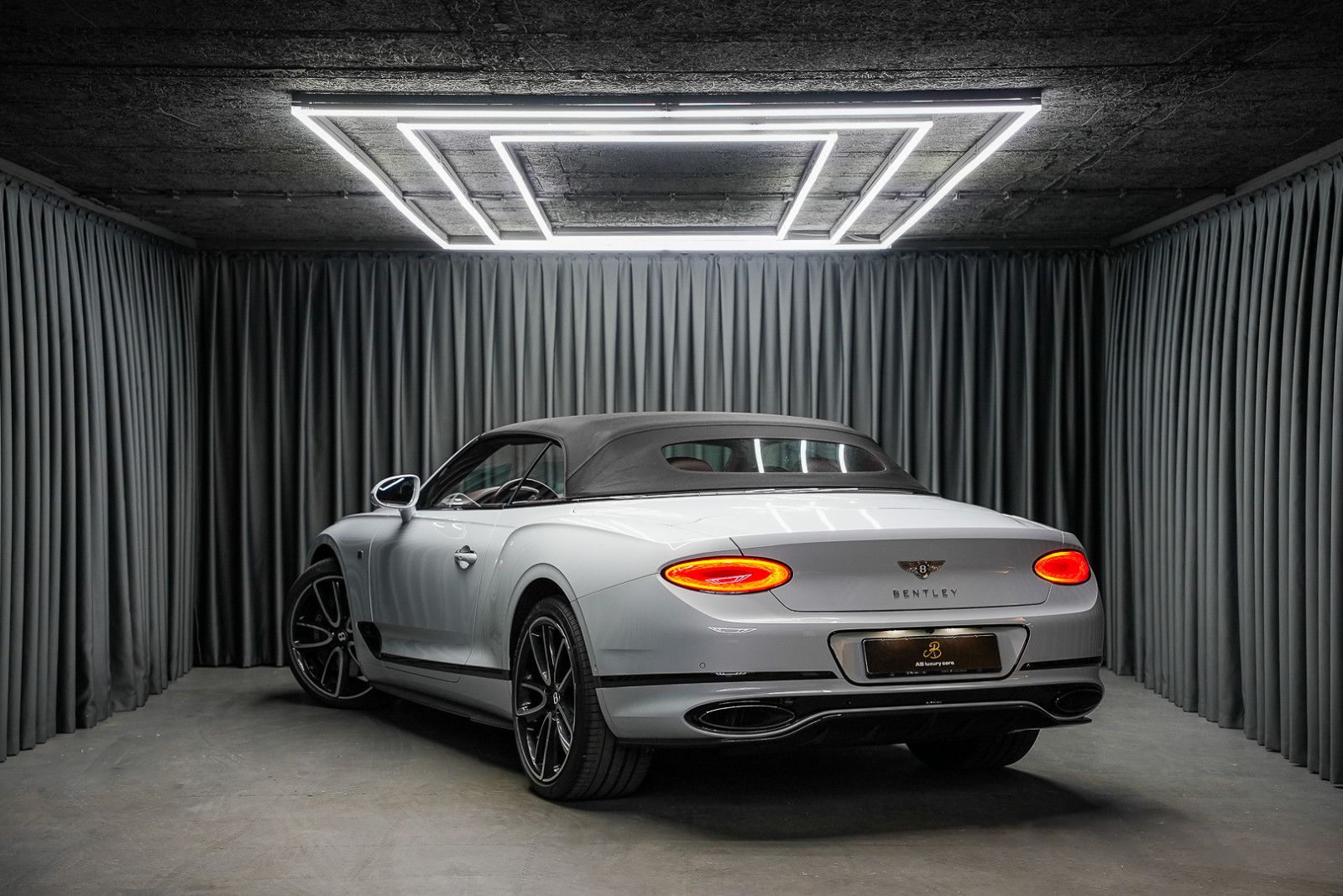 Fahrzeugabbildung Bentley Continental GTC 100years FirstEdition W12 CARBON