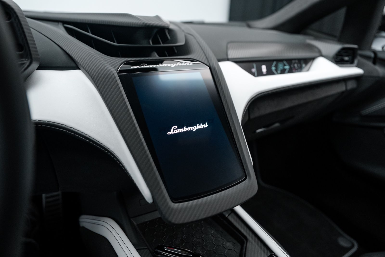 Fahrzeugabbildung Lamborghini REVUELTO CARBON/CAM/PASS DISPLAY