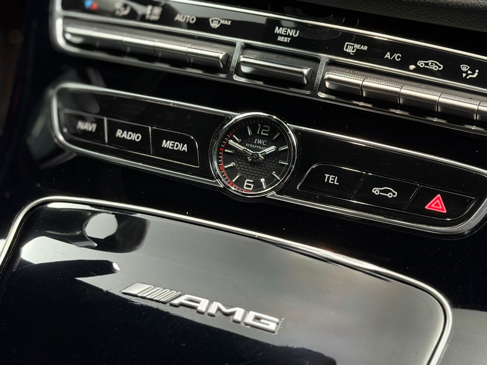 Fahrzeugabbildung Mercedes-Benz E 63 S AMG 4Matic+ |3D-BURMESTER|VOLL