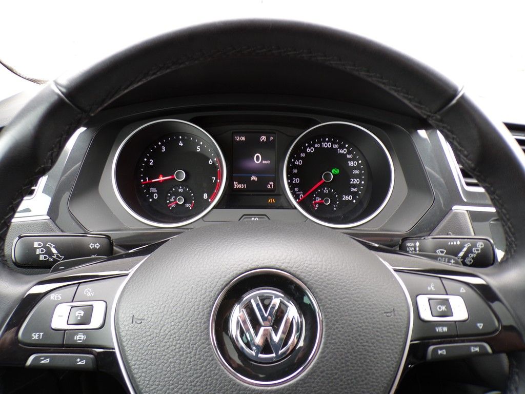 Fahrzeugabbildung Volkswagen Tiguan 1,5 TSI DSG Highline *R-Line*Pano*LED*ACC