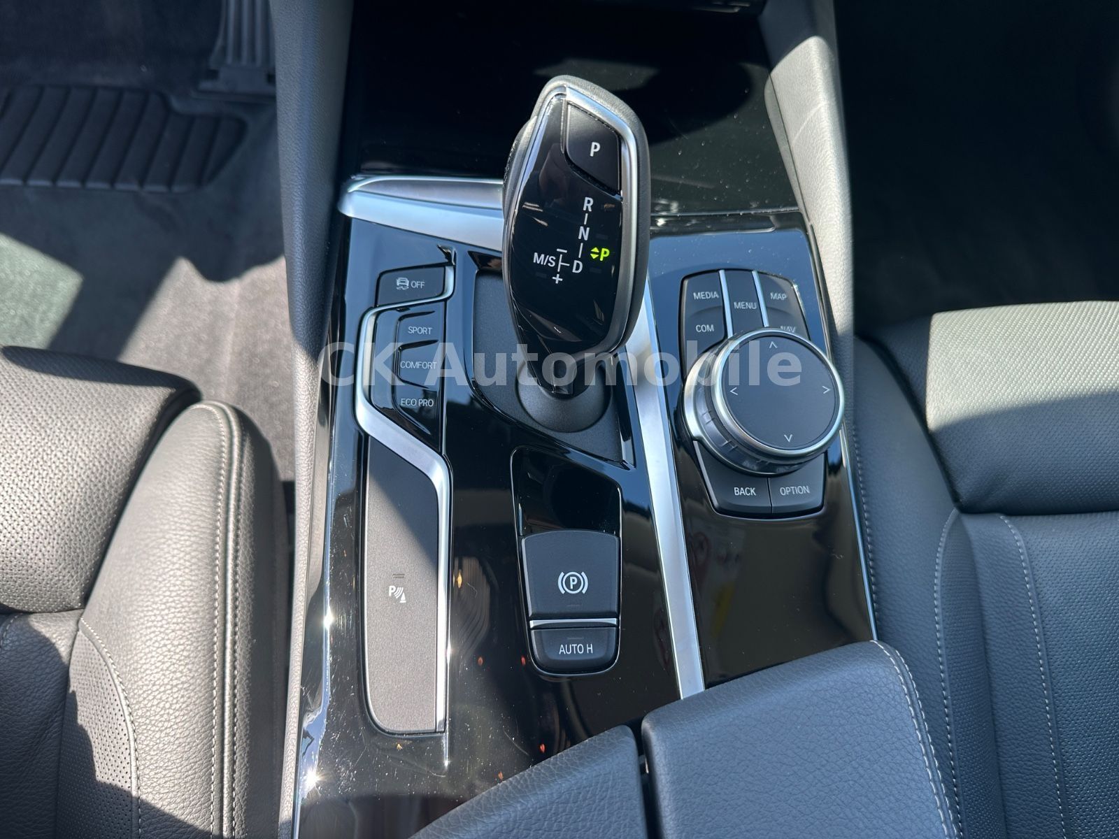Fahrzeugabbildung BMW 530 i Lim. xDrive Sport Line/Navi/Leder/LED/Kam.