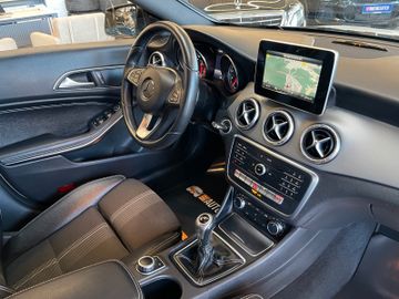 Mercedes-Benz CLA 180 Shooting Brake *NAVI*PDC*TEMPOMAT*