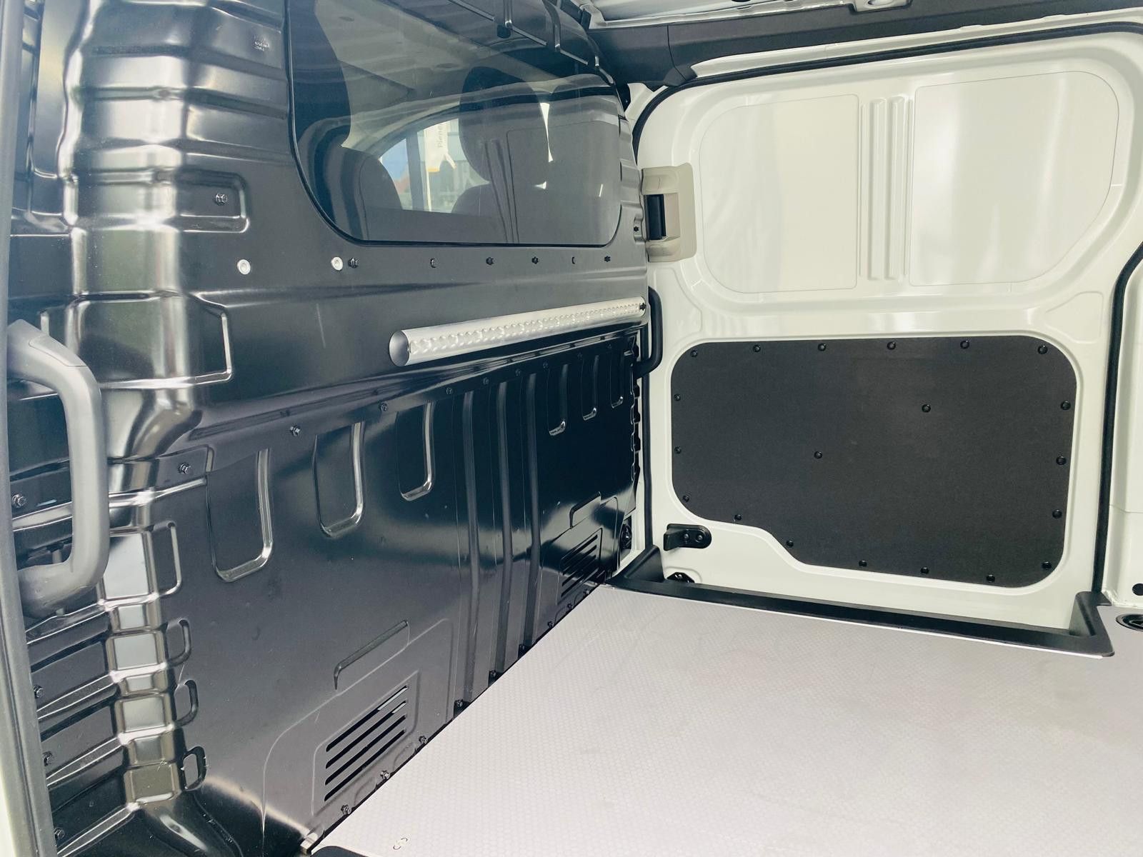 Fahrzeugabbildung Maxus eDeliver 7 L2 3,5 77kwH 3SI+NAVI+LED+SHZ+KAM+ACC