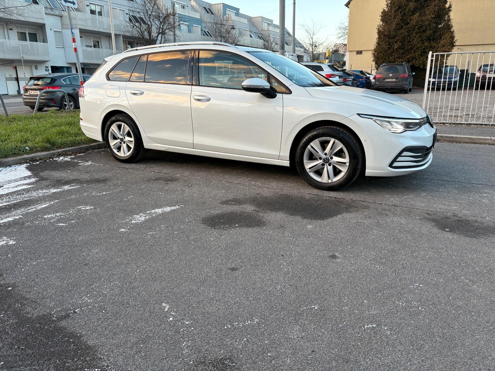 Volkswagen Golf VIII Variant 2.0 TDI DSG*NAVI*KAMERA*ACC