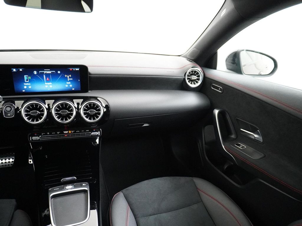 Mercedes-Benz CLA 180 Shooting Brake Star Edition AMG Line