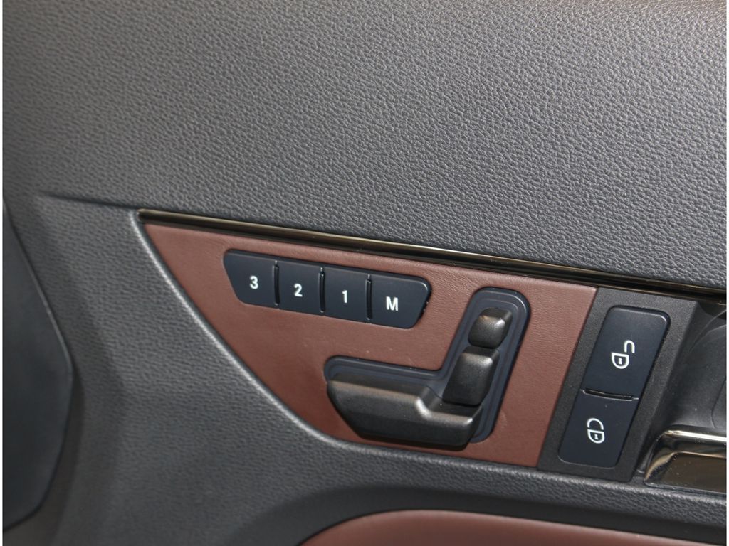 Fahrzeugabbildung Mercedes-Benz E 350 CGI AMG Line BlueEff. Designo*H&K*TOP