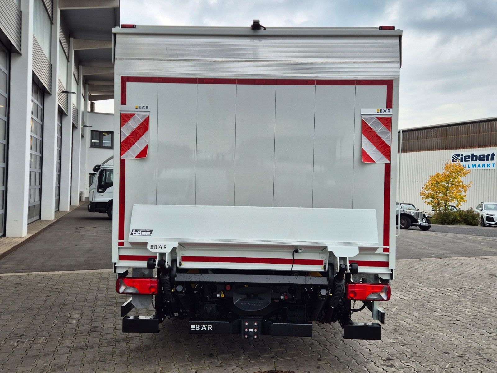 Fahrzeugabbildung Iveco Eurocargo ML120EL25/P Böse Schiebeplanen LBW AHK