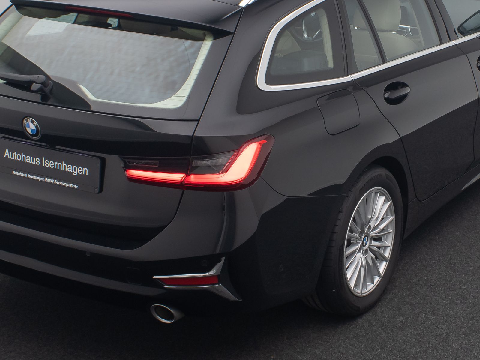 Fahrzeugabbildung BMW 320d Luxury Line 360&deg;Alarm ACC AHK HUD DAB Leder