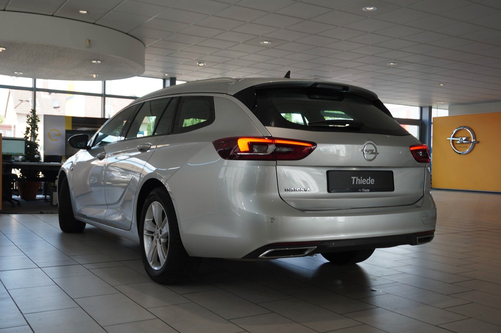 Fahrzeugabbildung Opel Insignia B ST 2.0T ELEGANCE NAVI/LED/VIRT/SH/DAB