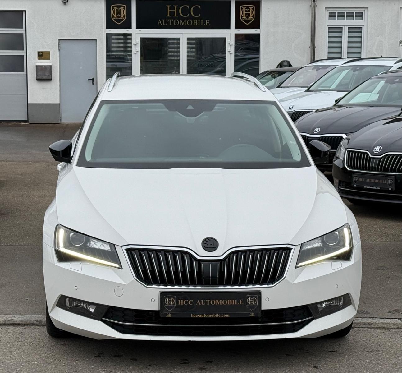 Skoda Superb Combi Style-ACC-LED-AHK-DSG-LANE-