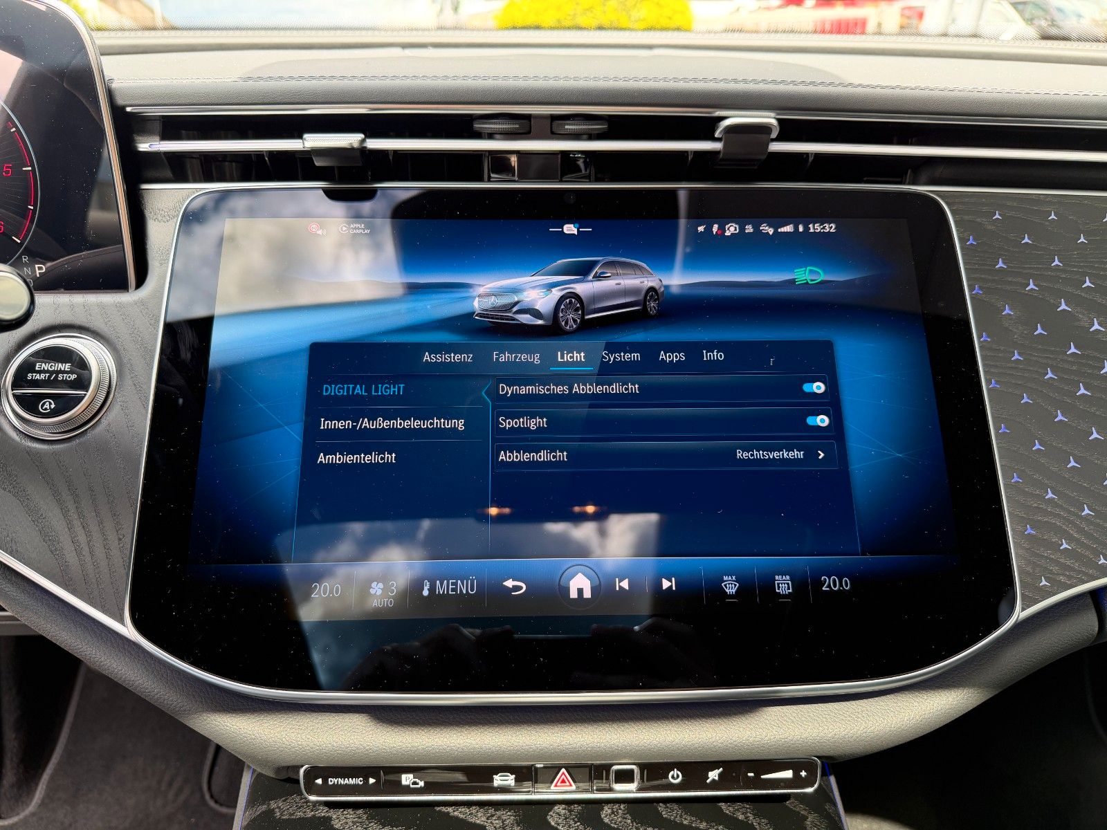 Fahrzeugabbildung Mercedes-Benz E 220 d T AMG Pano+AHK+360°+Distr+Digital+20"