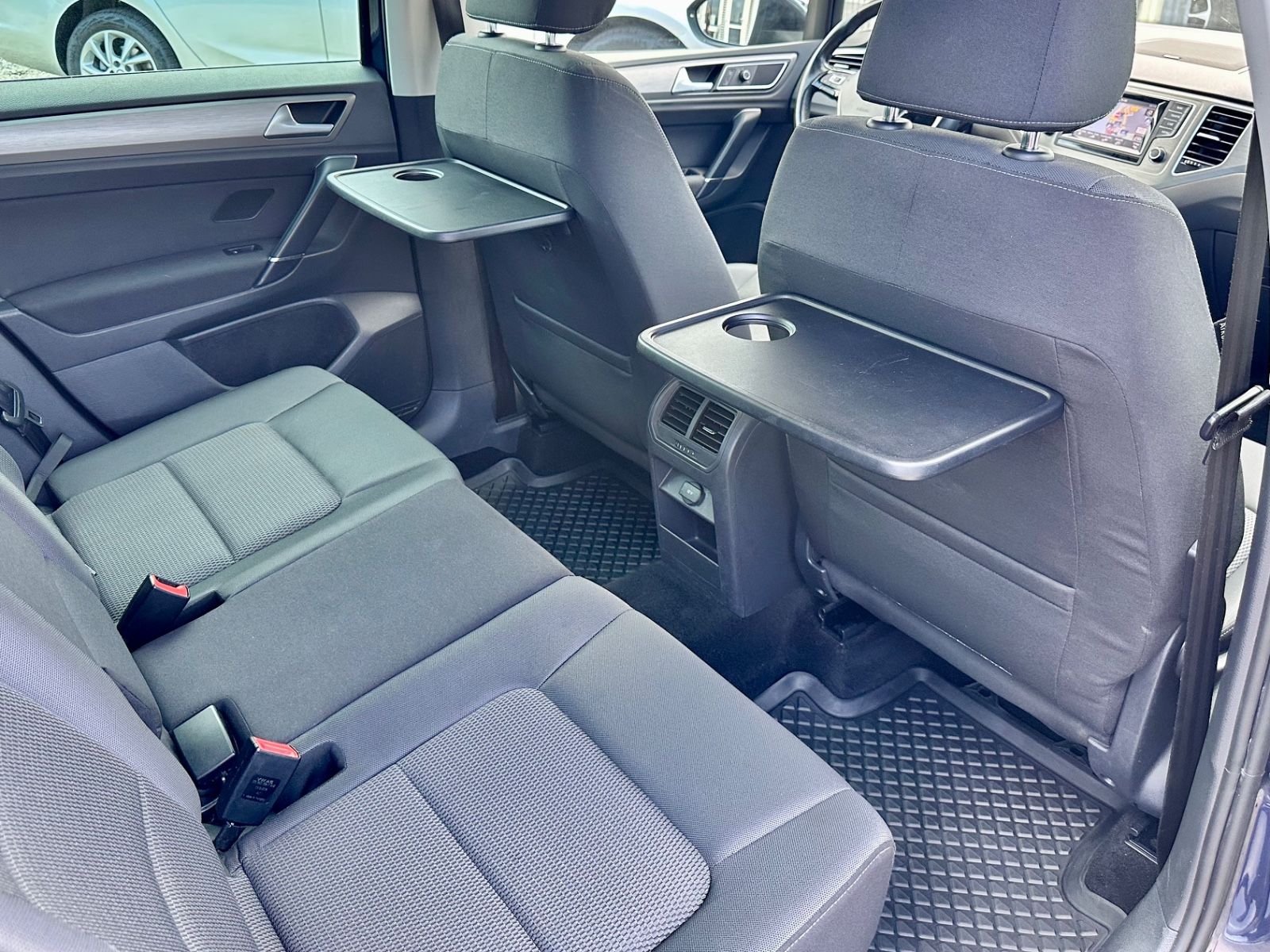 Fahrzeugabbildung Volkswagen GOLF SPORTSVAN 2.0 TDI*AHK+ACC+DSG+LED*