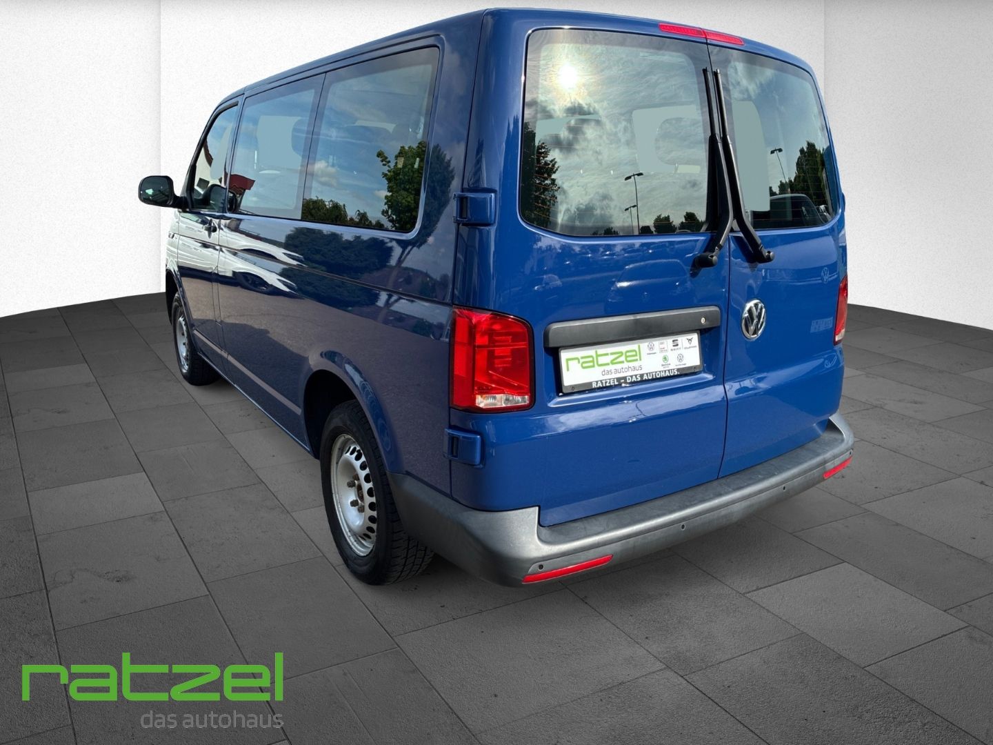 Fahrzeugabbildung Volkswagen T6.1 Kombi 2.0 TDI DAB Notbremsass. PDC 9-Sitzer