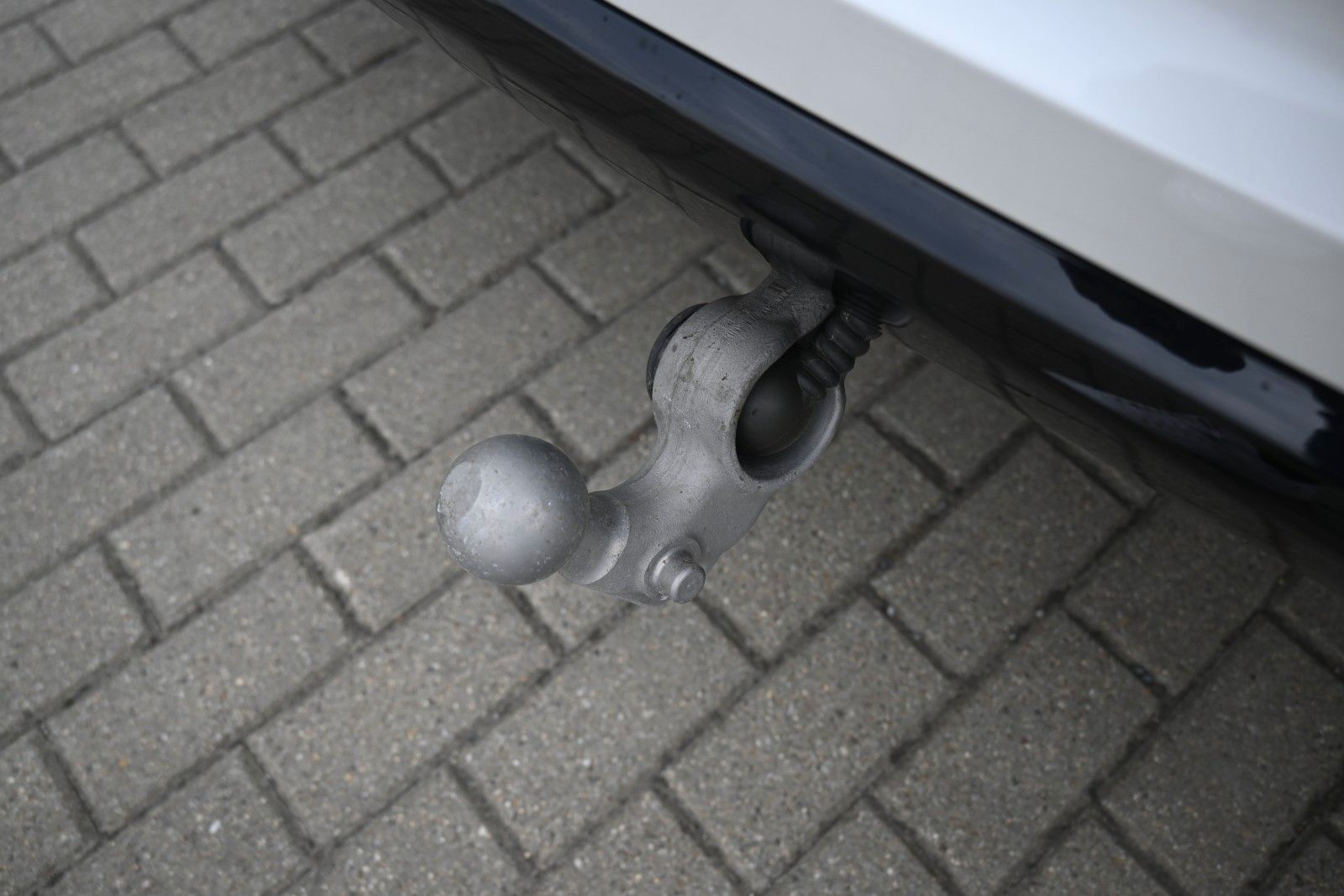 Fahrzeugabbildung Volvo XC60 B4 Benzin FWD Plus Dark*STHZG*360°*ACC*AHK