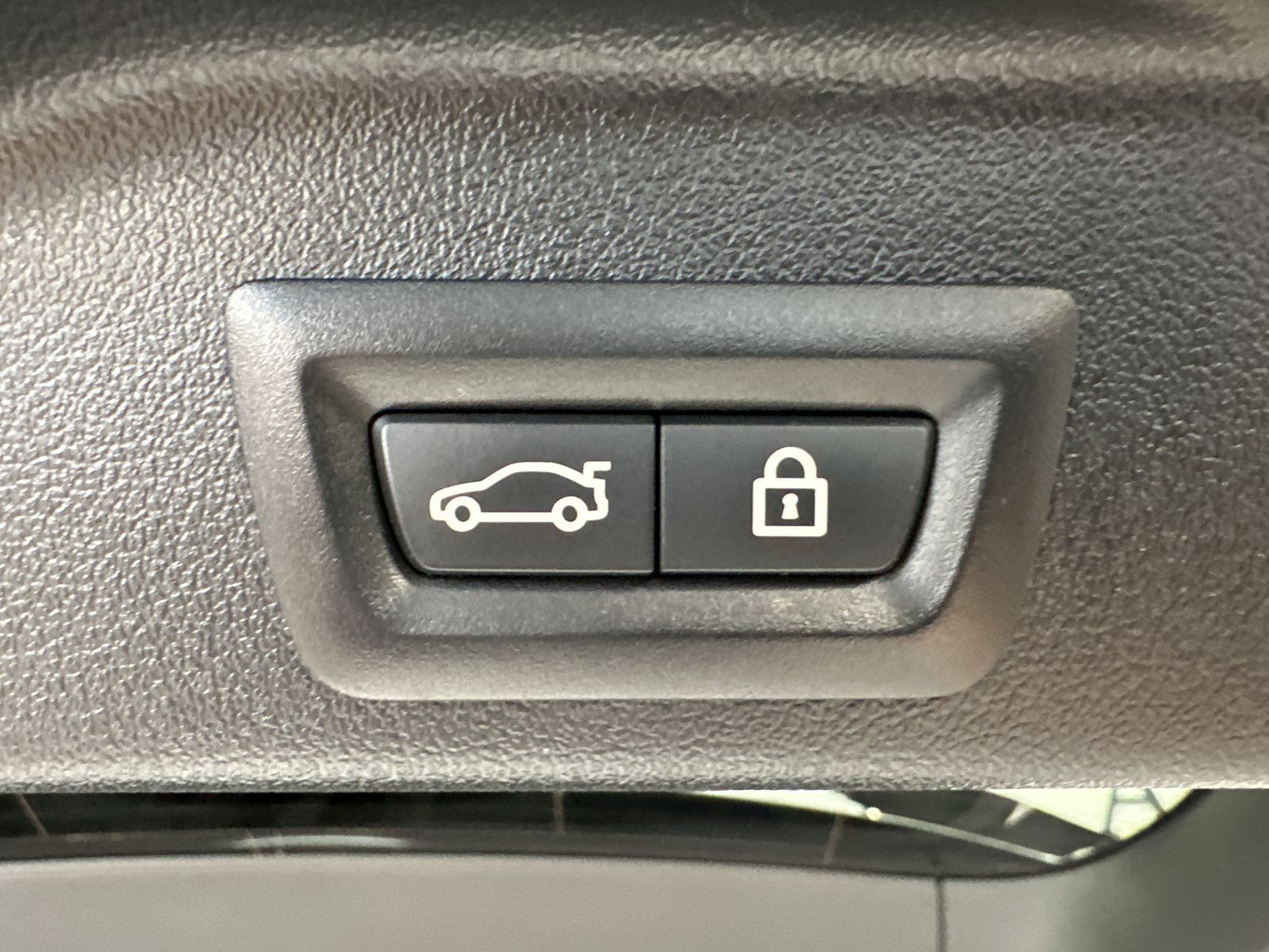Fahrzeugabbildung BMW X5 xDrive45e M-Sport NAV+LASER+AHK+ACC+360°+22ZO