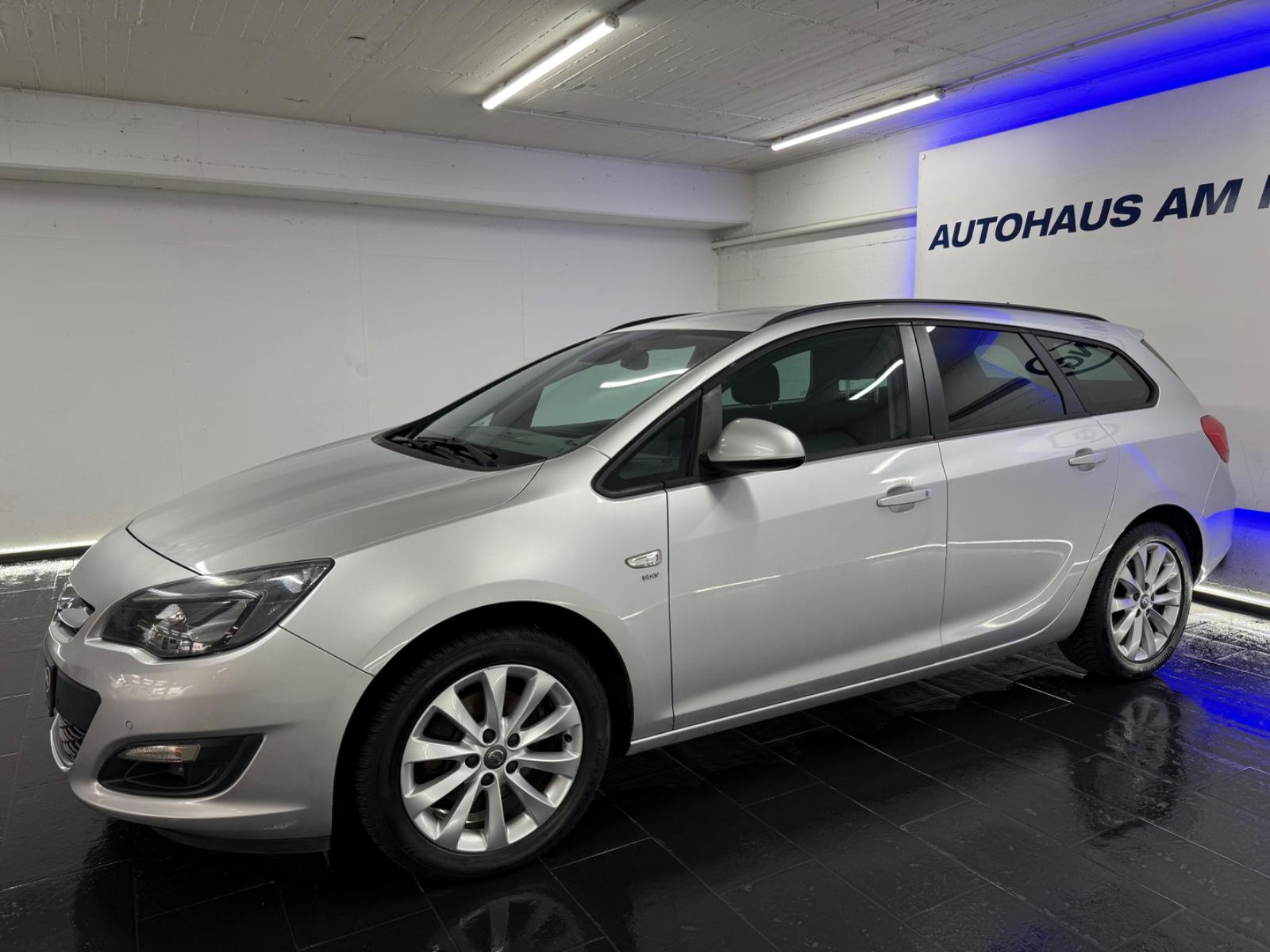 Opel Astra 2014 — interior