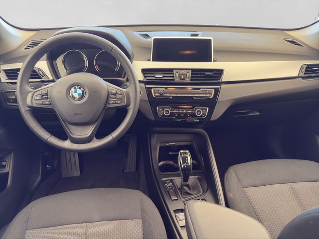 Fahrzeugabbildung BMW X1 sDrive 18i Automatik+Navi+DAB+AHK+PDC