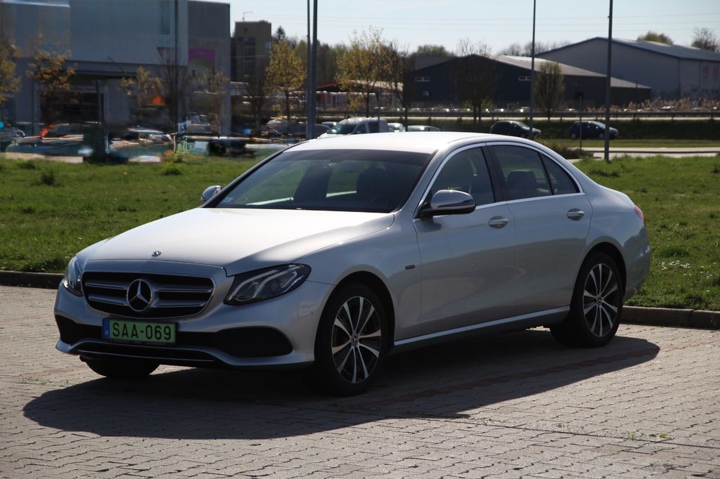 Image of Mercedes-Benz E 300