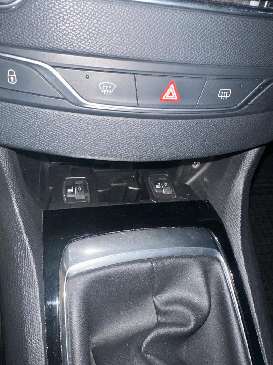 Peugeot 308 2015 — photo 9