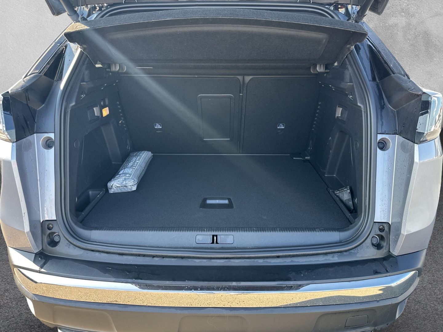 Fahrzeugabbildung Peugeot 3008 Navi Digitales Cockpit 360 Kamera LED ACC E