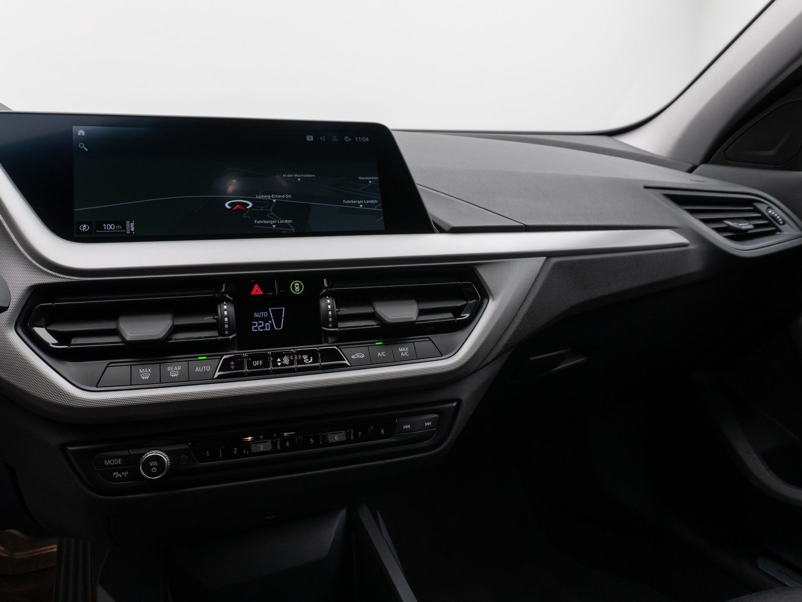 Fahrzeugabbildung BMW 120d  DAB HiFi AHK PDC Geschwindigkeitsreg LED