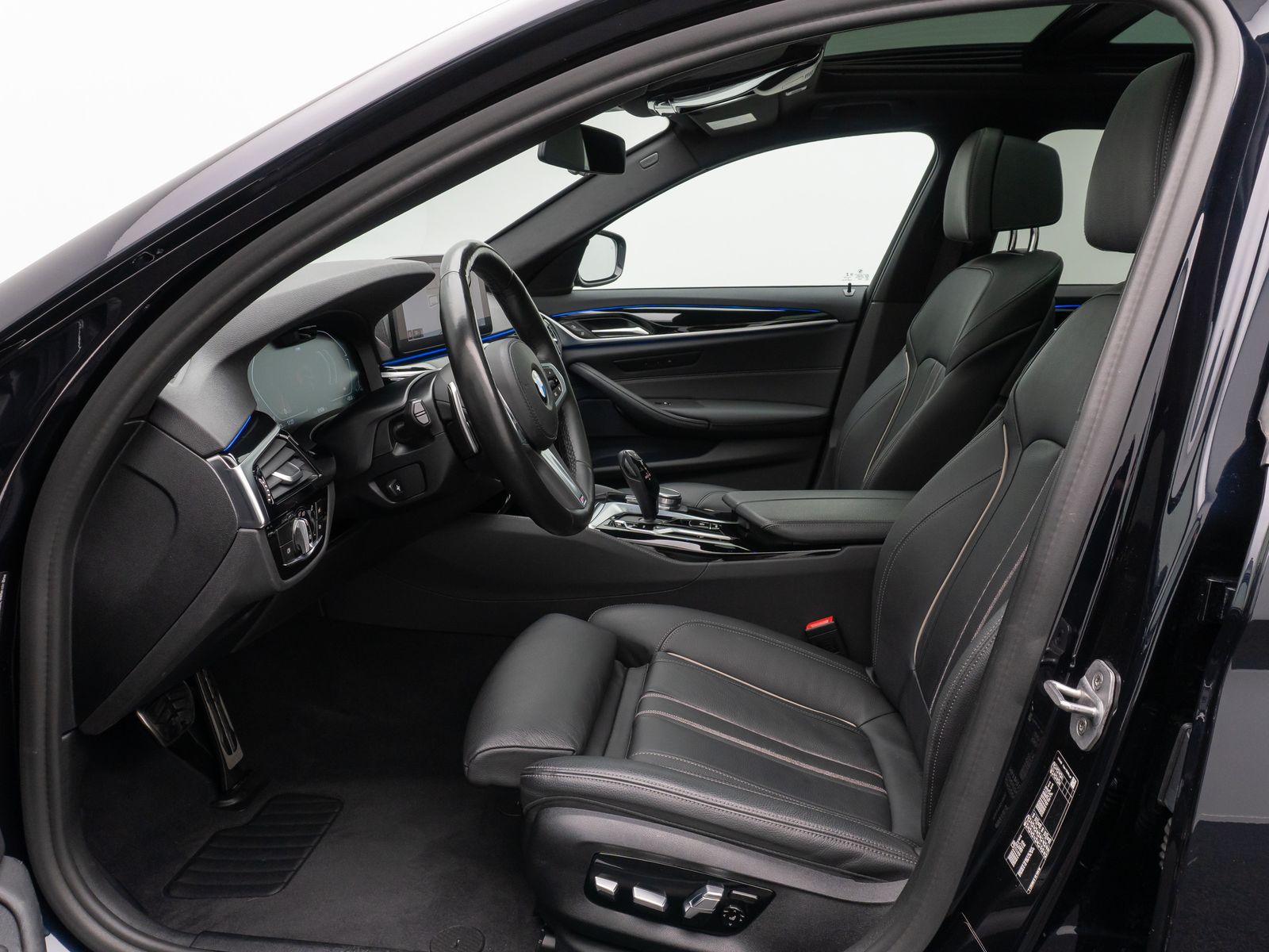 Fahrzeugabbildung BMW 530d M Sport Laser DAB Kamera HUD Panorama 19"