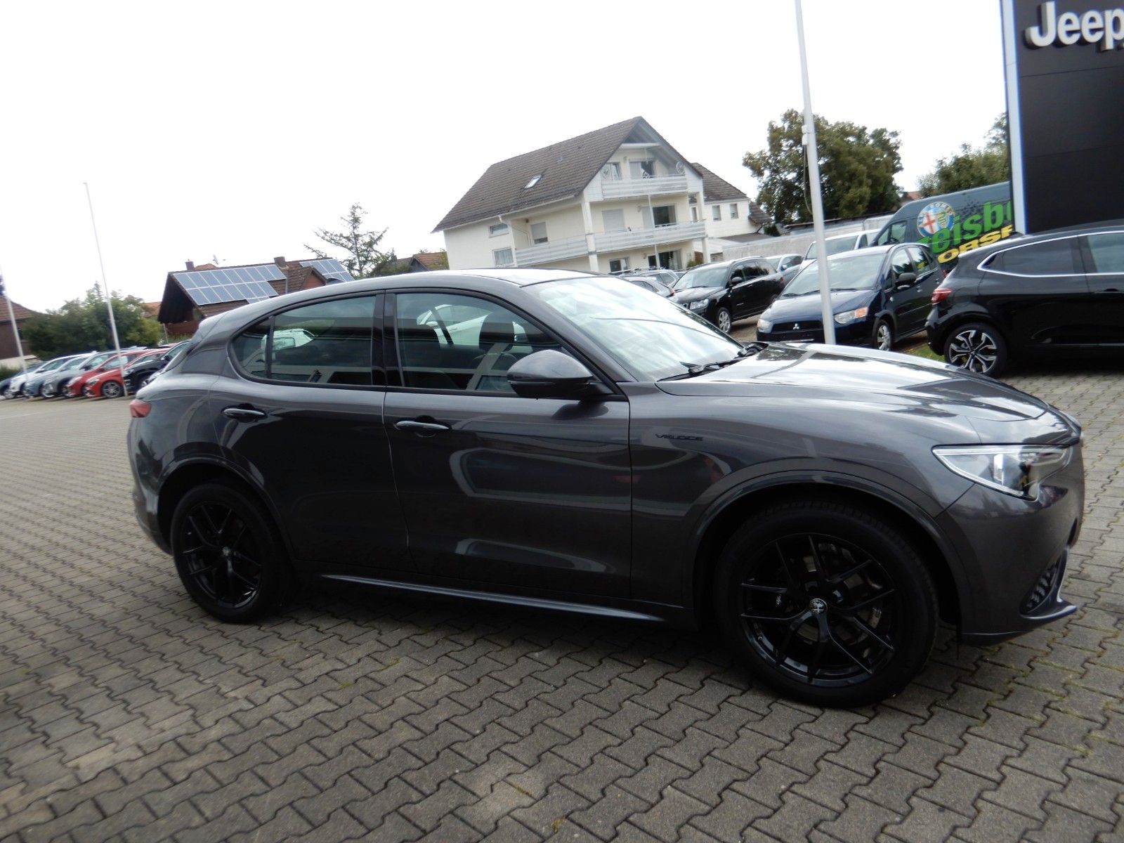 Fahrzeugabbildung Alfa Romeo Stelvio 280 PS Veloce Q4 Pano Navi Leder 20 Zoll