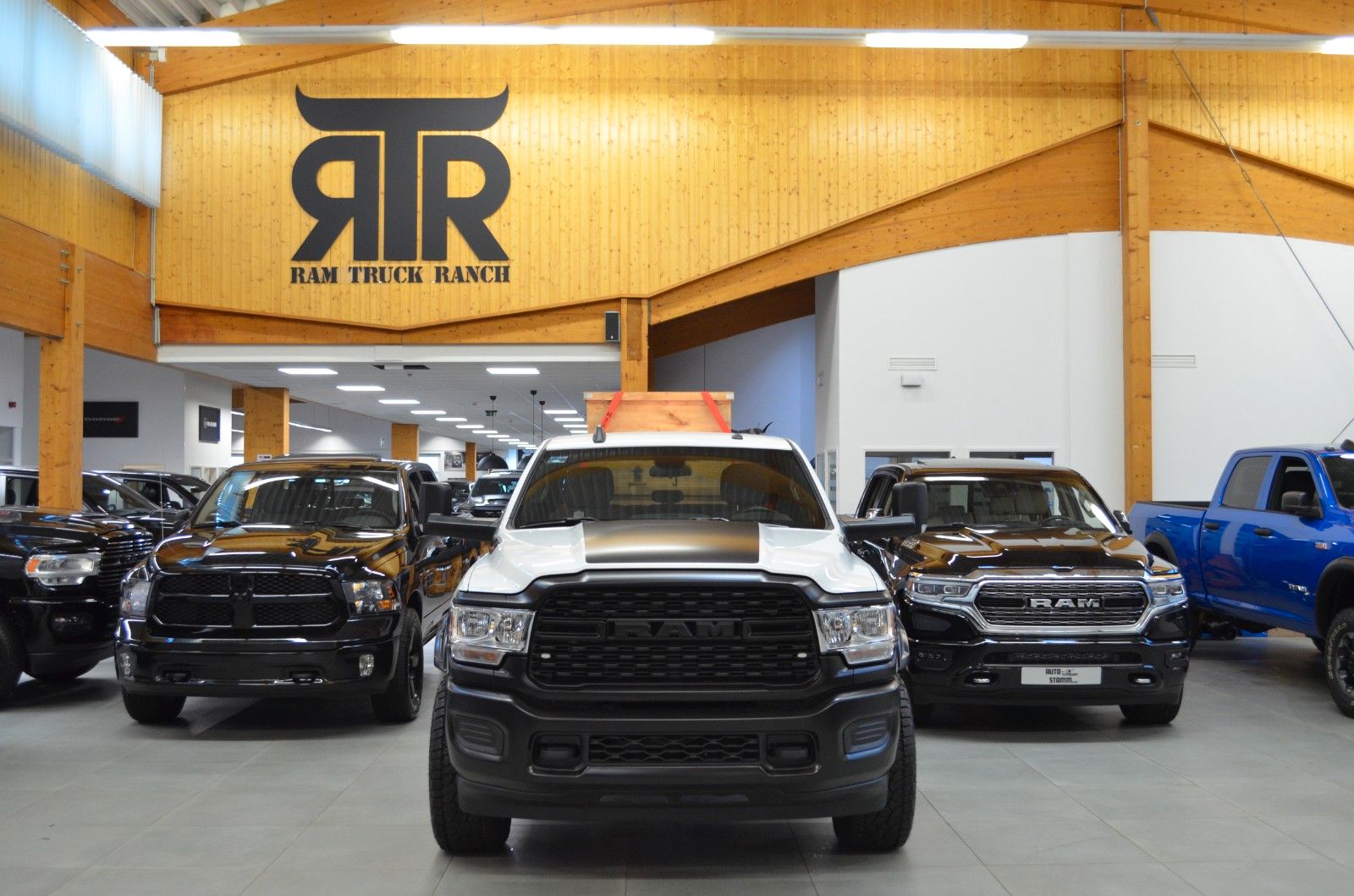 Fahrzeugabbildung Dodge RAM 2500 BLACK LINE CREW CAB 4X4 *Neuwagen*