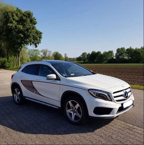 MERCEDES-BENZ Mercedes GLA 220d AMG 4 MATIC TÜV NEU