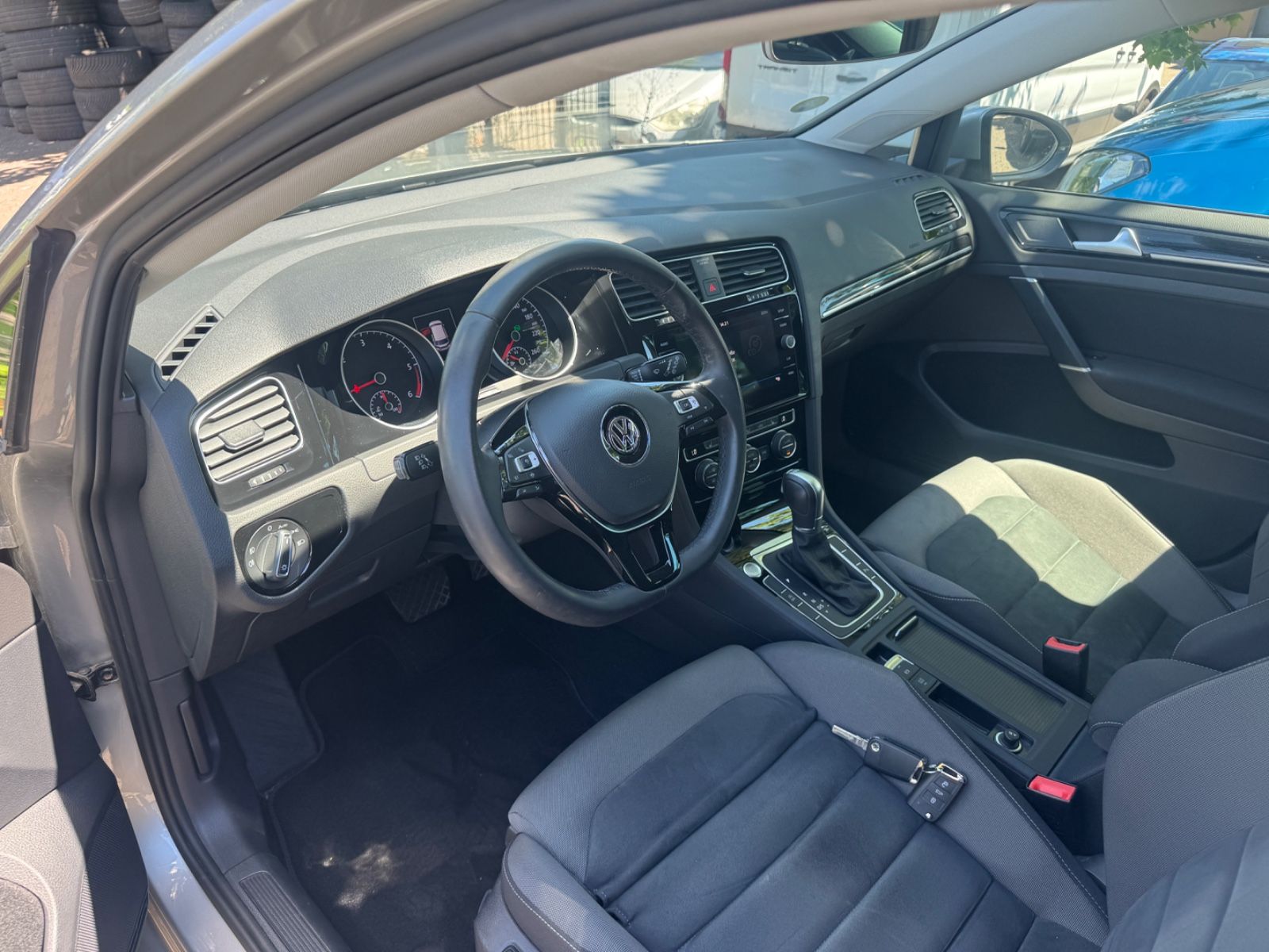 Fahrzeugabbildung Volkswagen Golf VII Lim. Highline LED+ACC+Tempomat