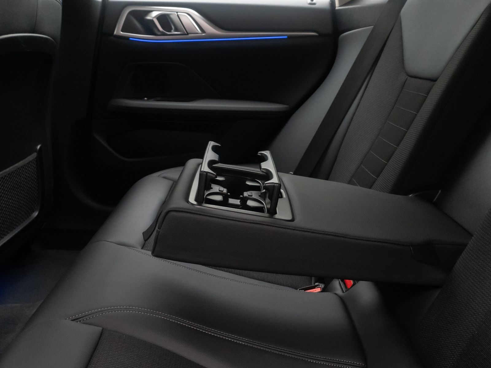 Fahrzeugabbildung BMW 420 Gran Coup&eacute; xDriv HiFi Kamera DAB Laser Sport