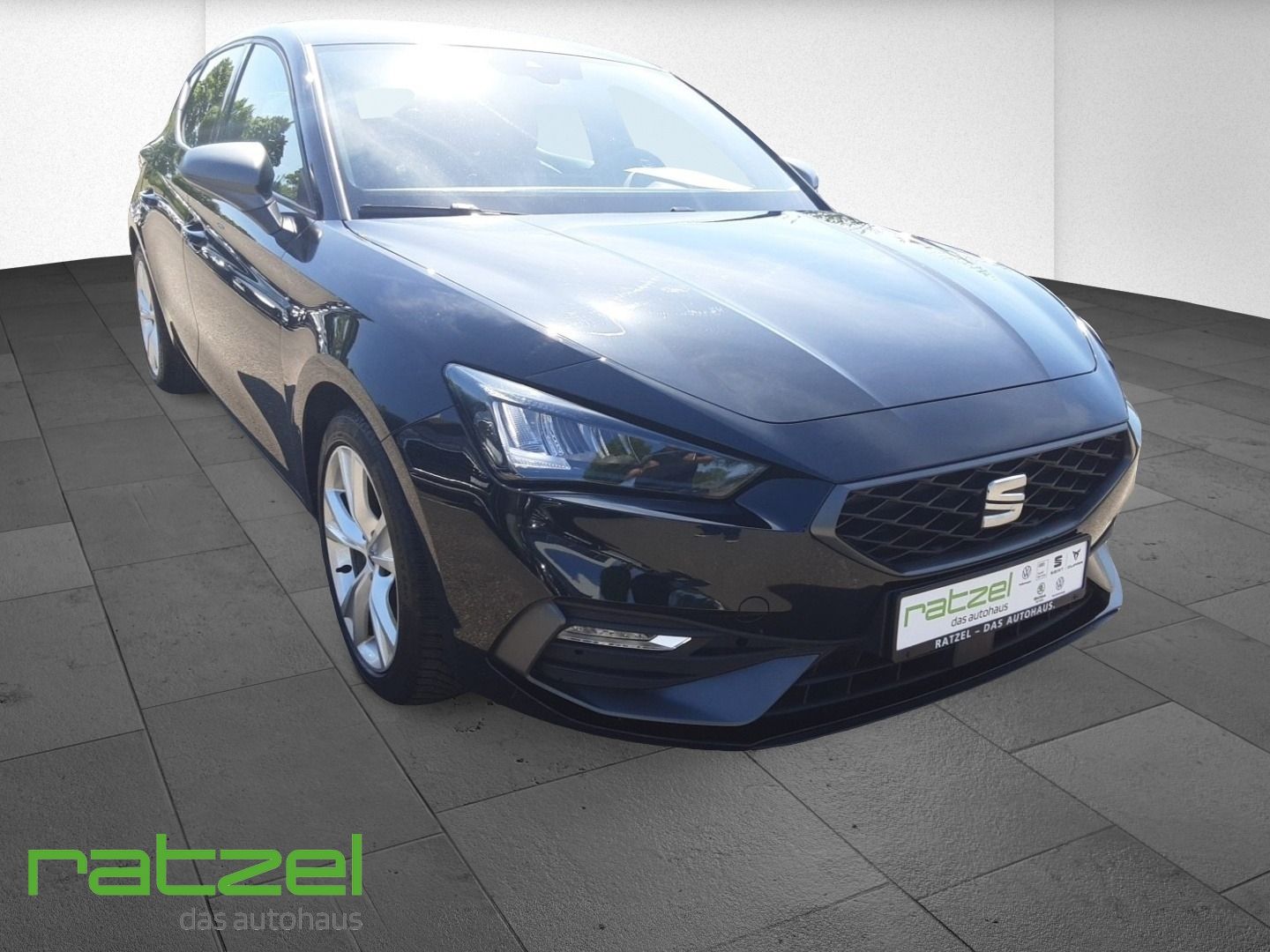 Fahrzeugabbildung SEAT Leon 1.5e TSI FR LED ACC elektr. AHK Navi dig. C