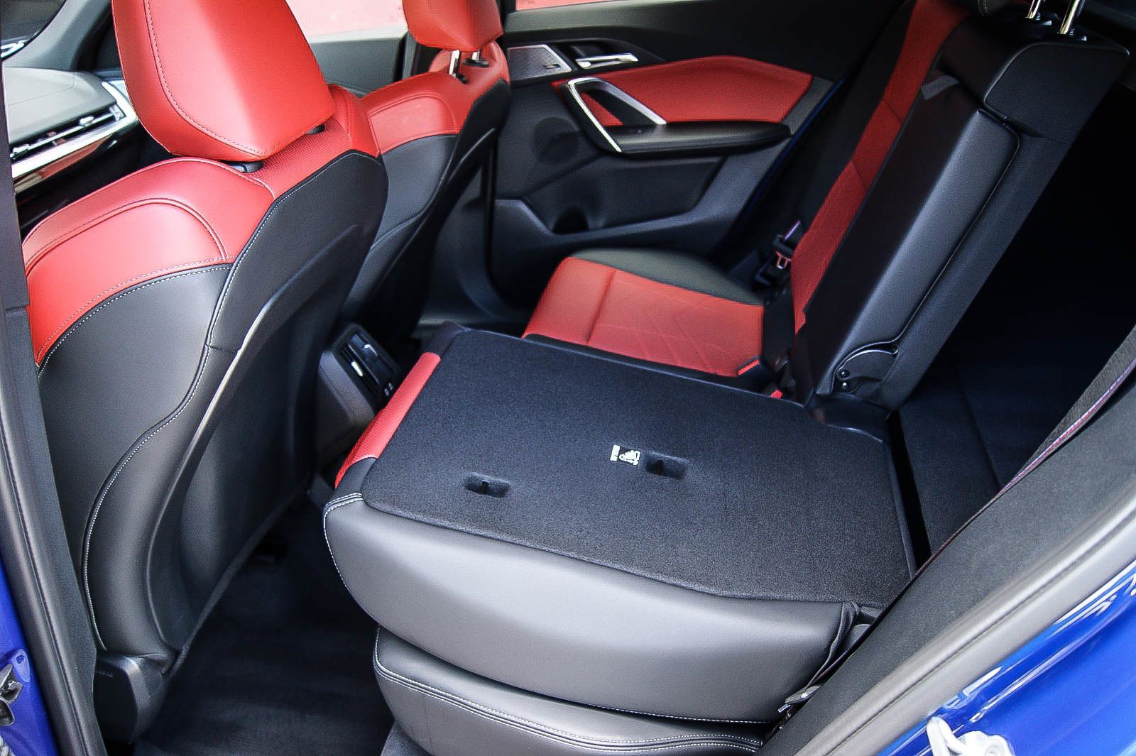 Fahrzeugabbildung BMW X2 20 i sDrive M Sport Pro IconicGlow Coral Rot