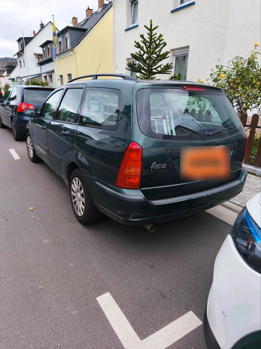 Ford Focus 2004 — rear view