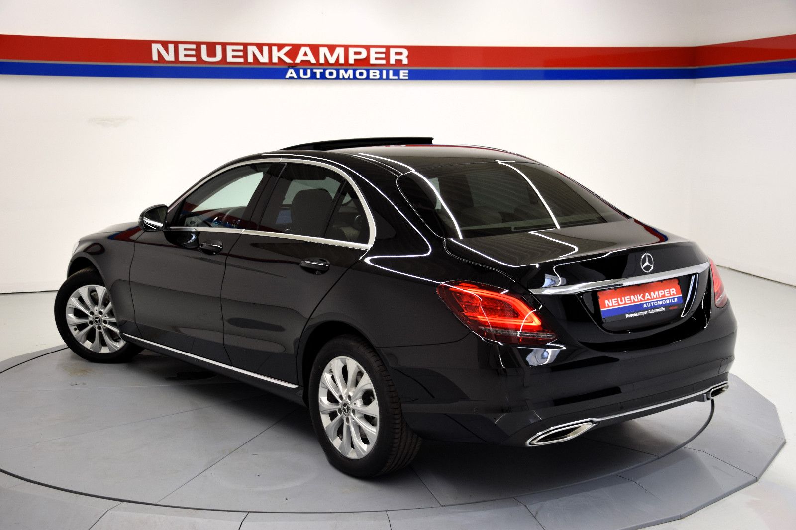 Fahrzeugabbildung Mercedes-Benz C400 4Matic Schiebed. Widescr. Burmest. Distron.