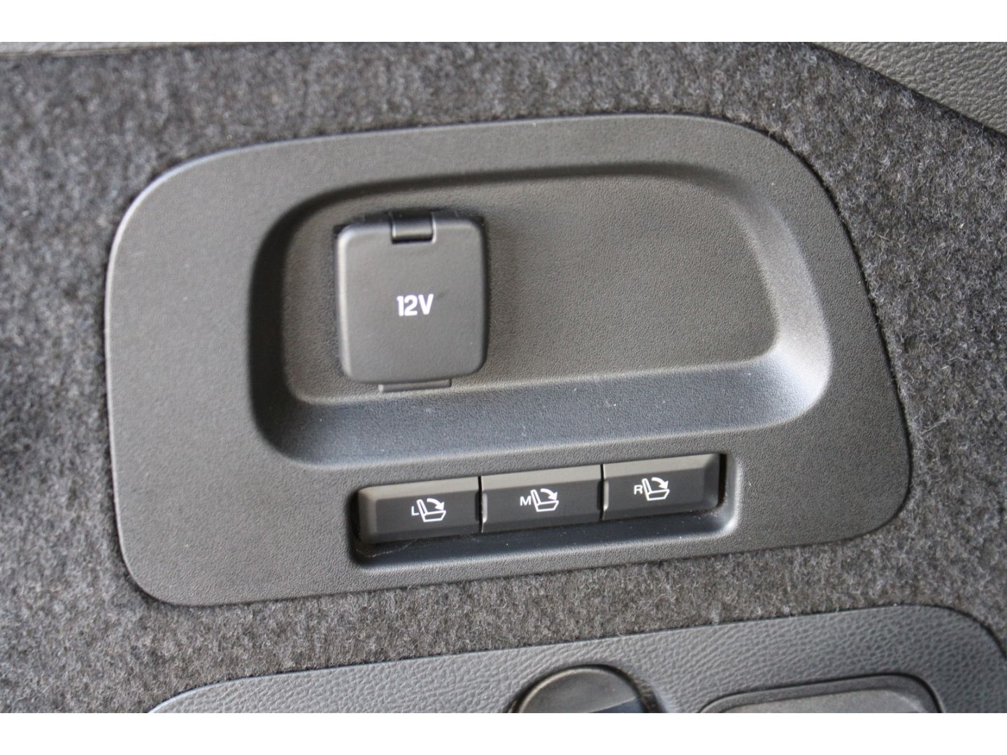 Fahrzeugabbildung Ford Galaxy Titanium 7 Sitze AHK Navi Pano GRA GJR PD
