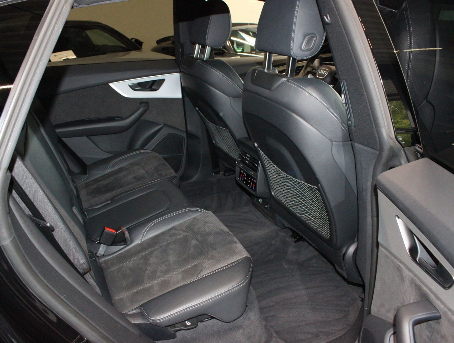 Fahrzeugabbildung Audi Q8 50 TDI quattro S Line Edition All Black+VOLL