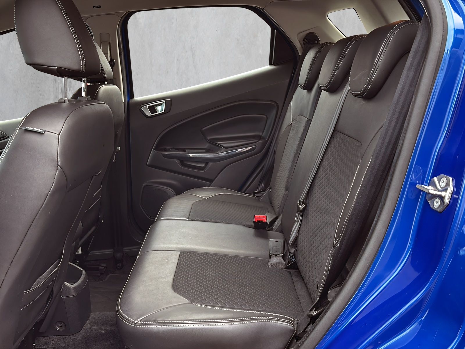 Fahrzeugabbildung Ford EcoSport 1.0 Titanium KLIMAAUT. WINTER PAKET PDC