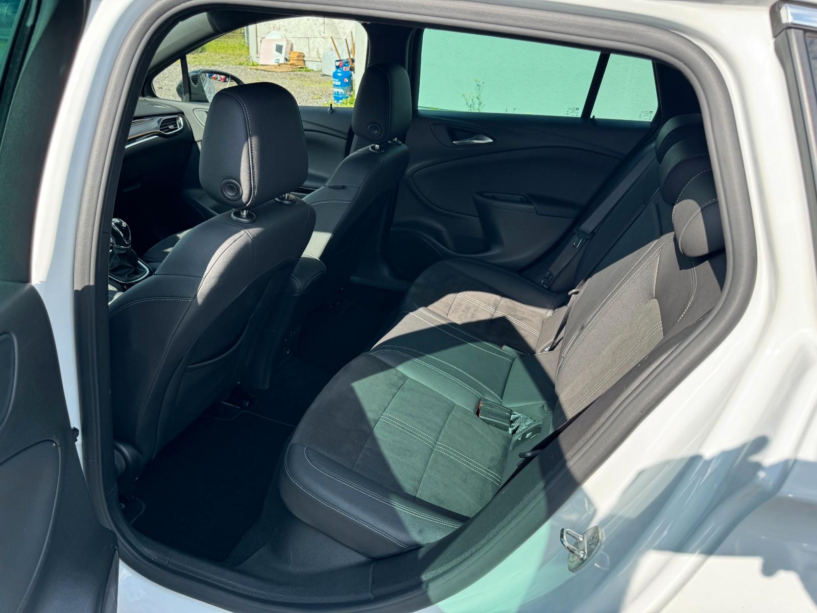 Opel Astra K SportsTourer Elegance Alcantara Led Navi