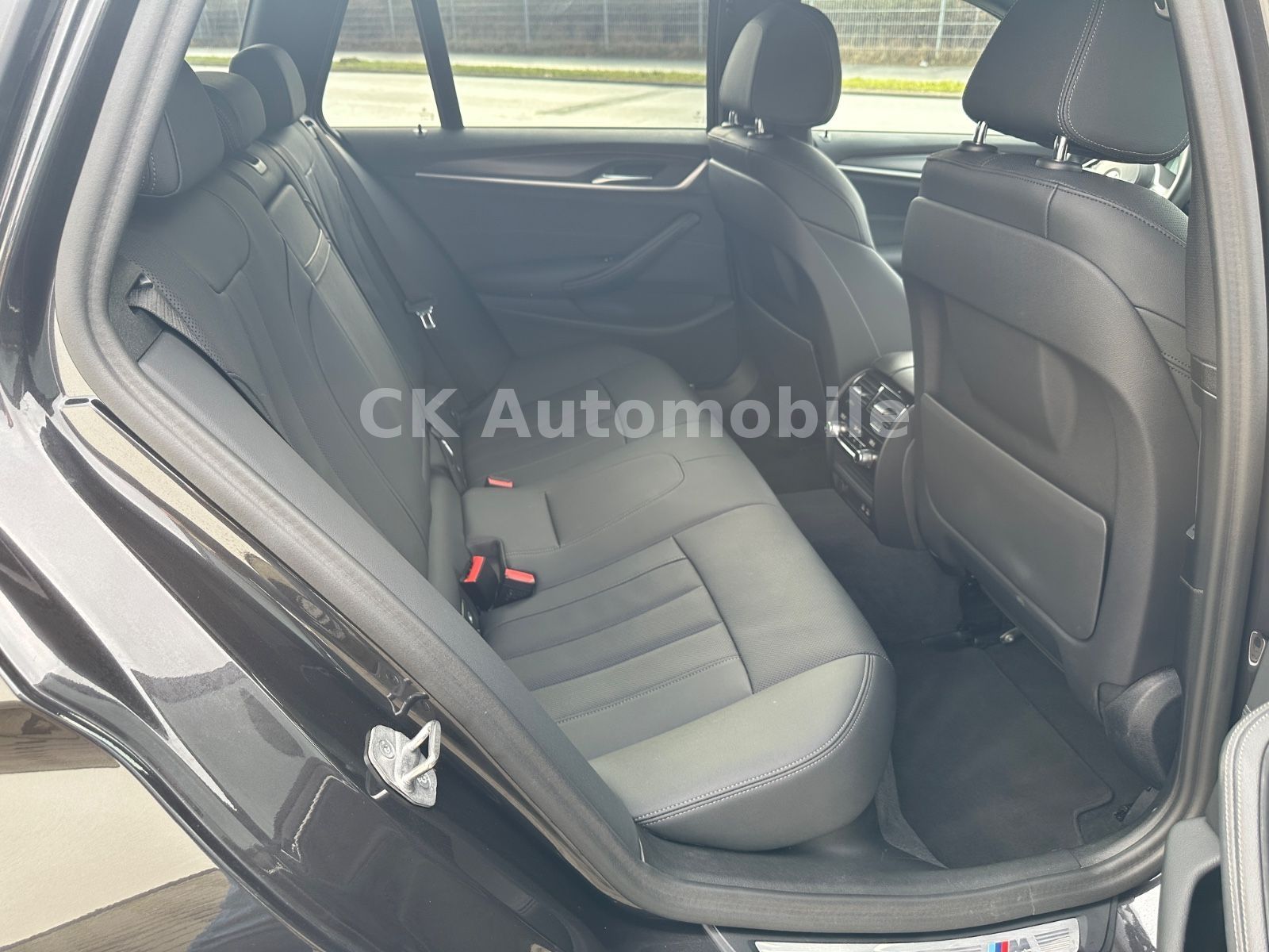 Fahrzeugabbildung BMW 520dxDrive Touring M-Sport/Laser/Head-Up/ACC/AHK